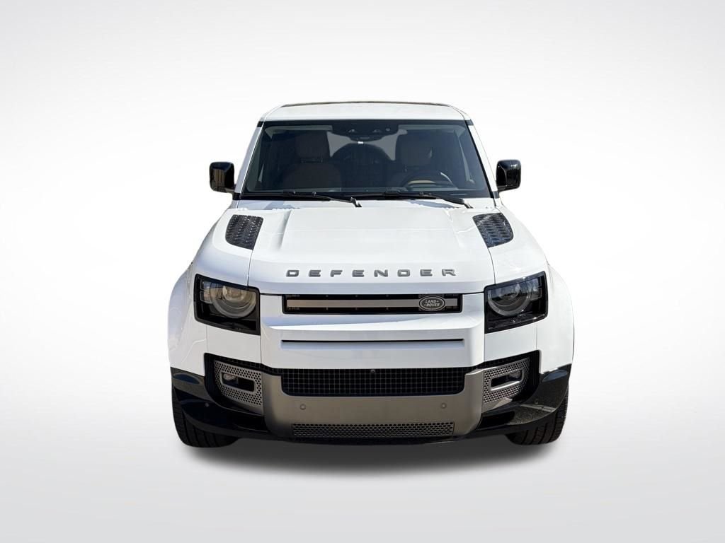 New 2025 White Land Rover X-Dynamic SE image 2
