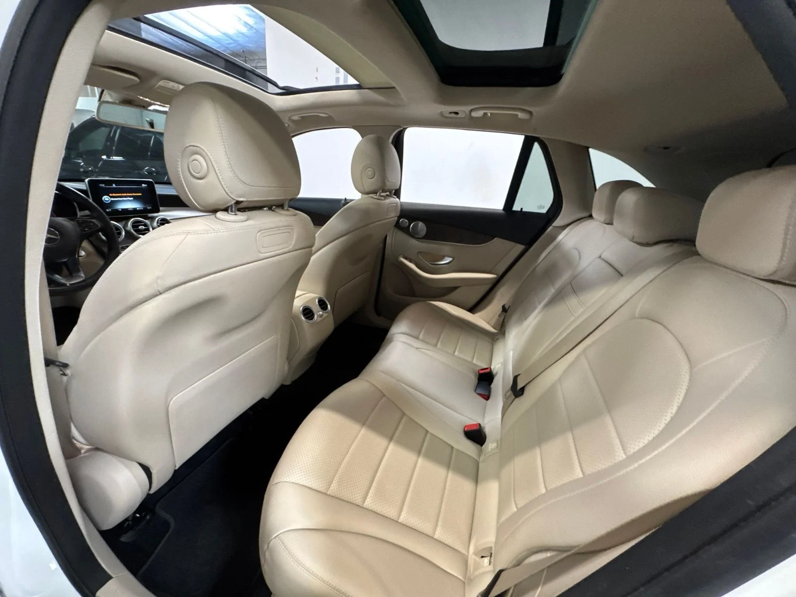 Used 2019 White Mercedes-Benz GLC 300 image 12