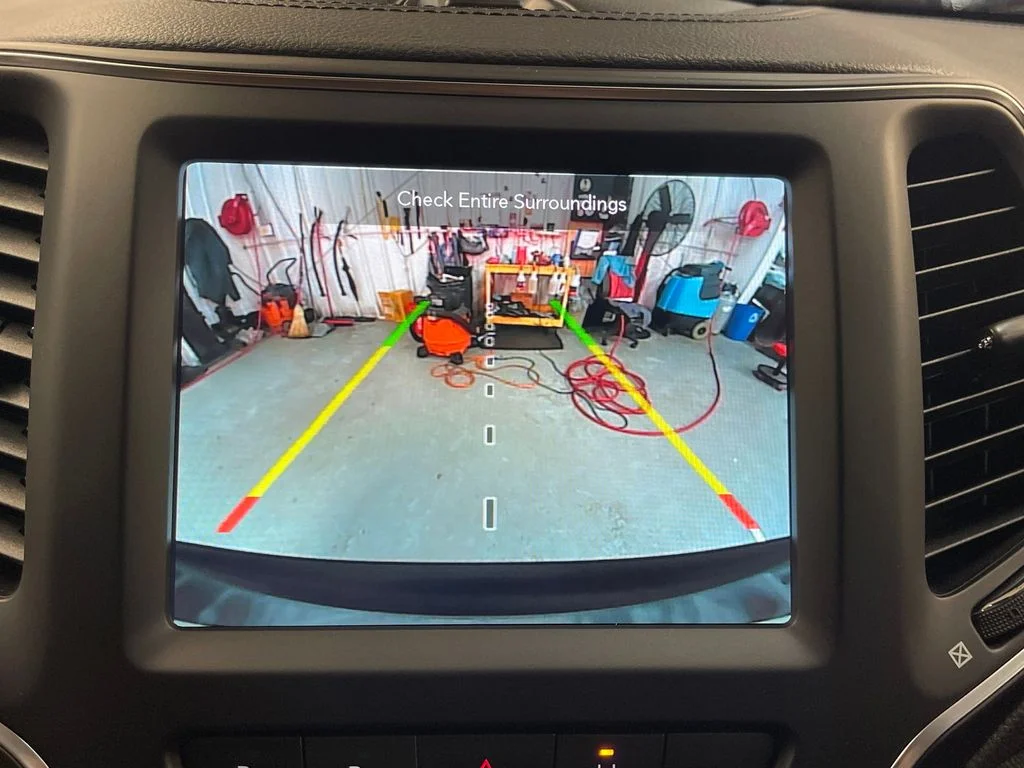 Used 2023 Gray Jeep Altitude image 25