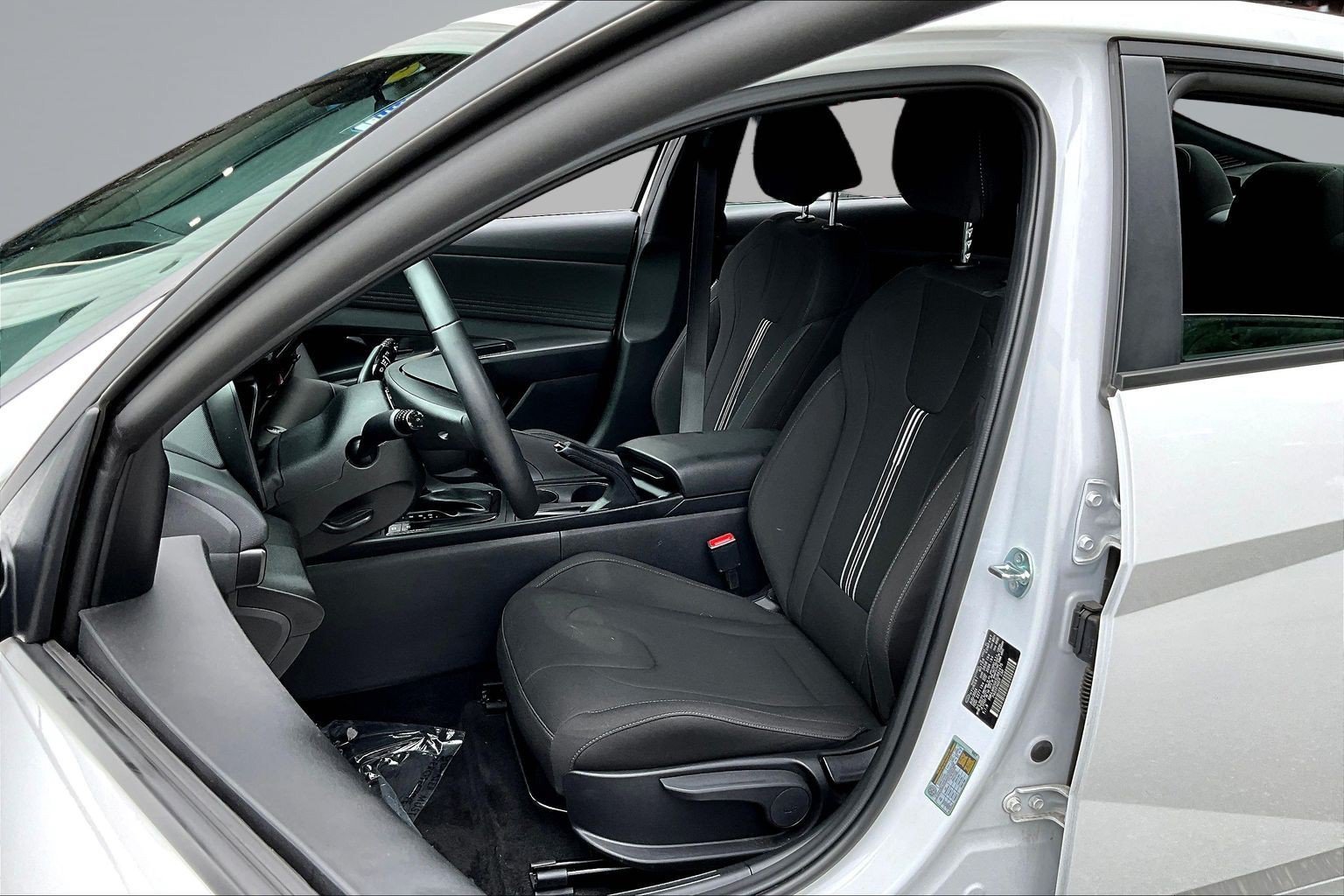 Used 2025 White Hyundai SEL Sport image 19