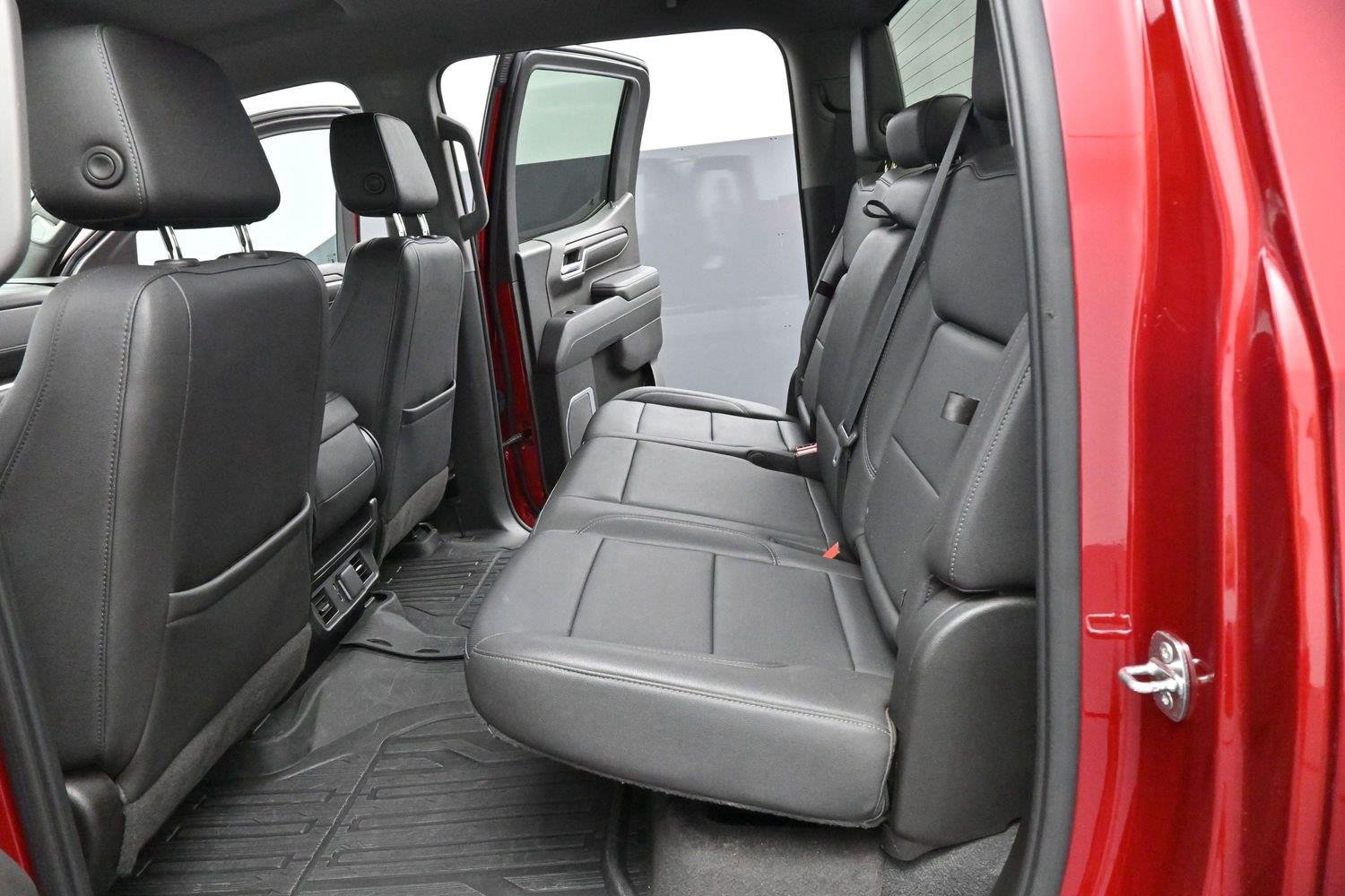 Used 2022 CAYENNE RED TINTCOAT GMC SLT image 28