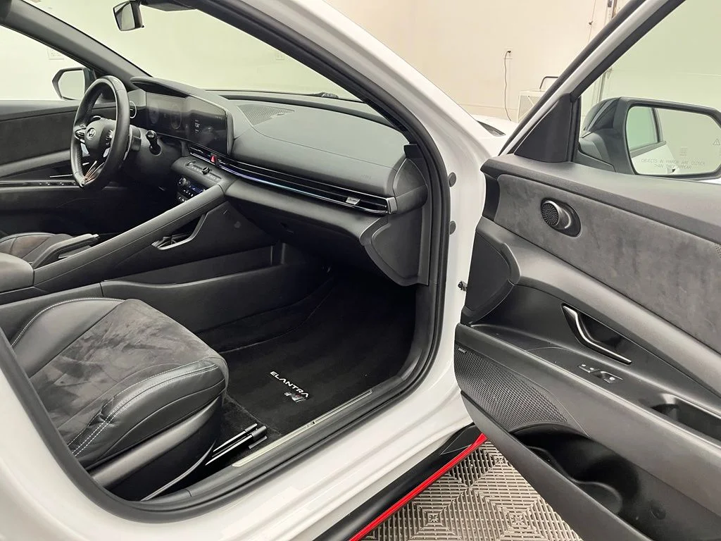 Used 2022 White Hyundai Base image 29