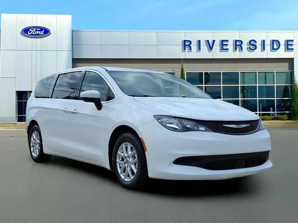 2022 Chrysler Voyager