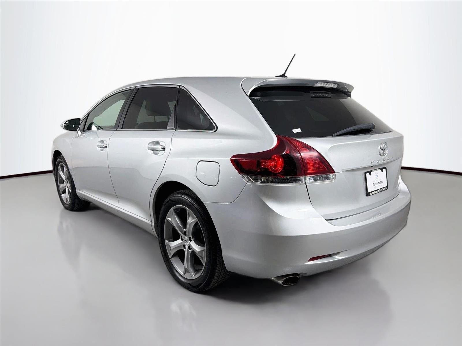 Used 2013 Classic Silver Metallic Toyota Limited image 7