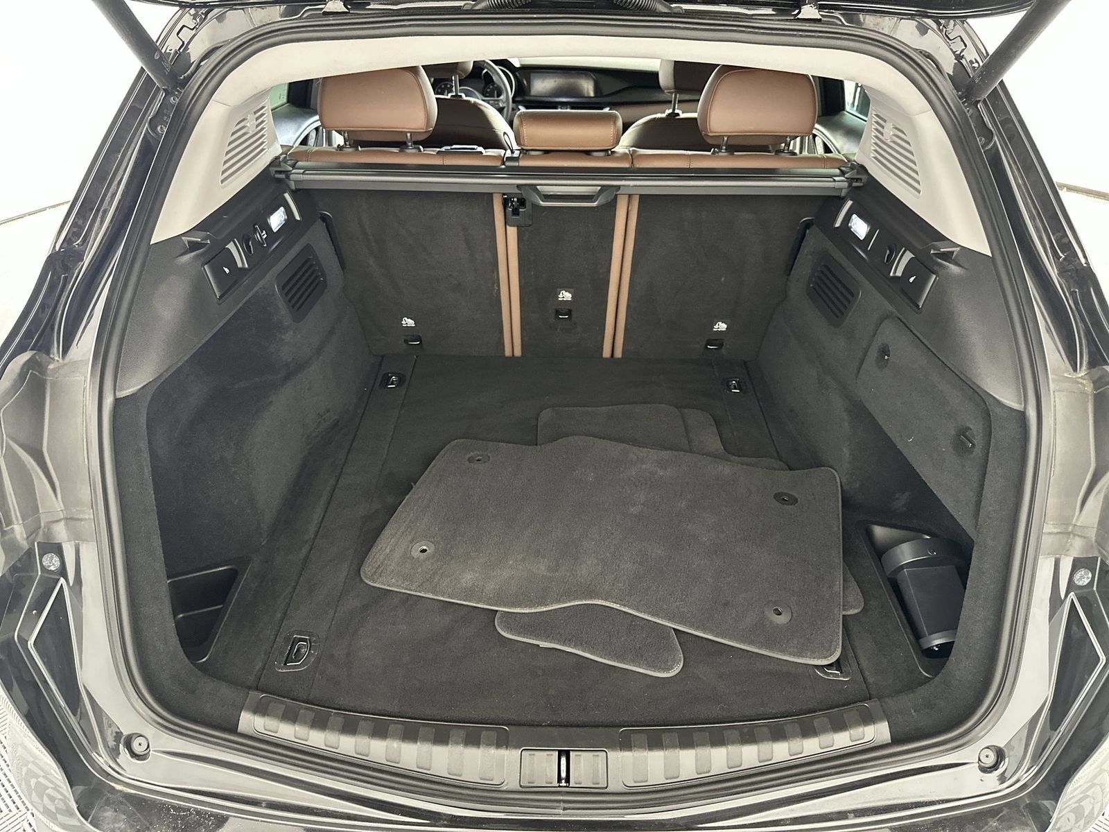 Used 2020 Black Alfa Romeo Base image 25