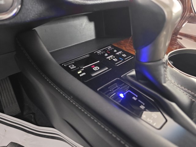 Used 2018 Silver Lexus 350L image 19