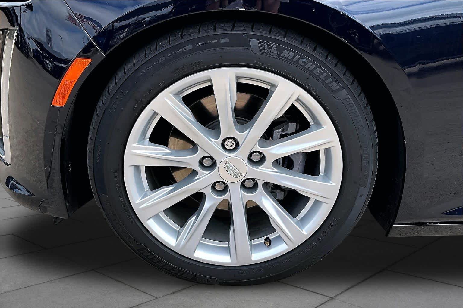 Used 2021 Dark Moon Blue Metallic Cadillac Luxury image 10