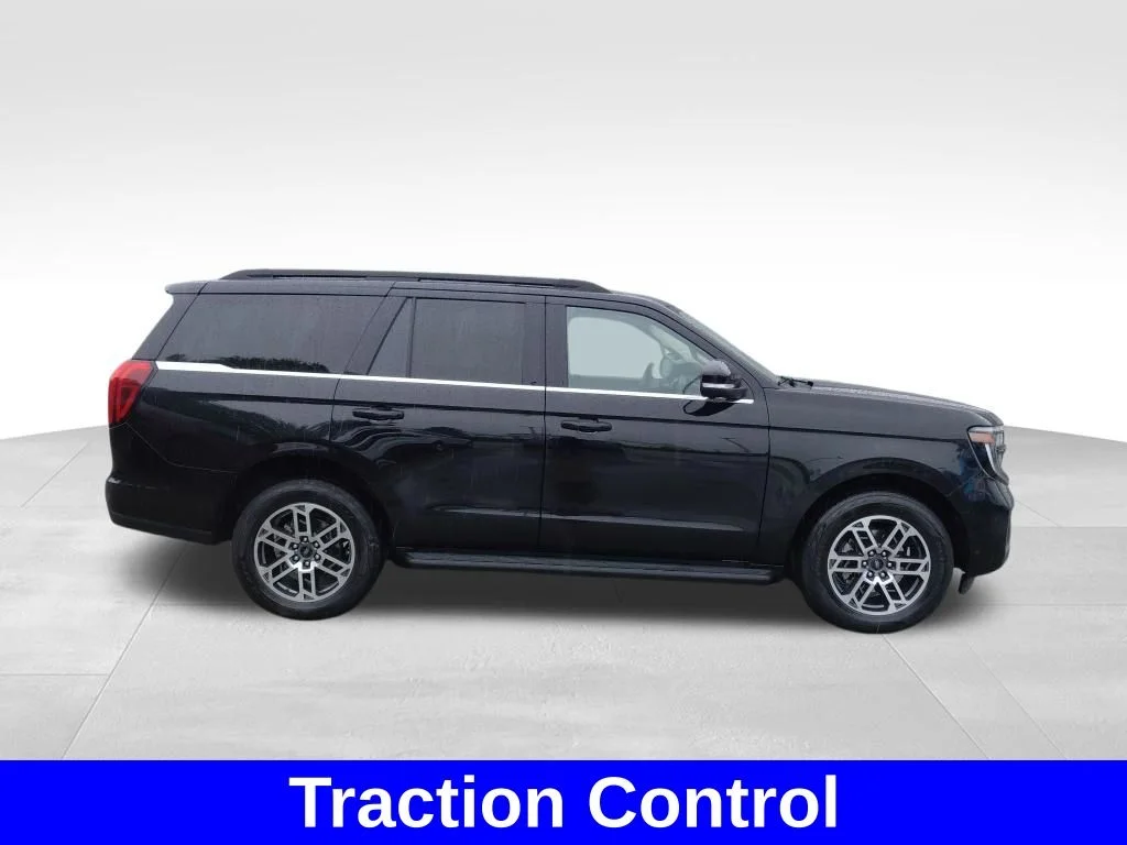 Used 2025 Black Metallic Ford Active image 8