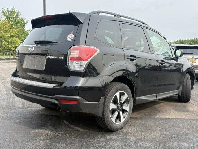 Used 2018 Crystal Black Silica Subaru Premium image 13