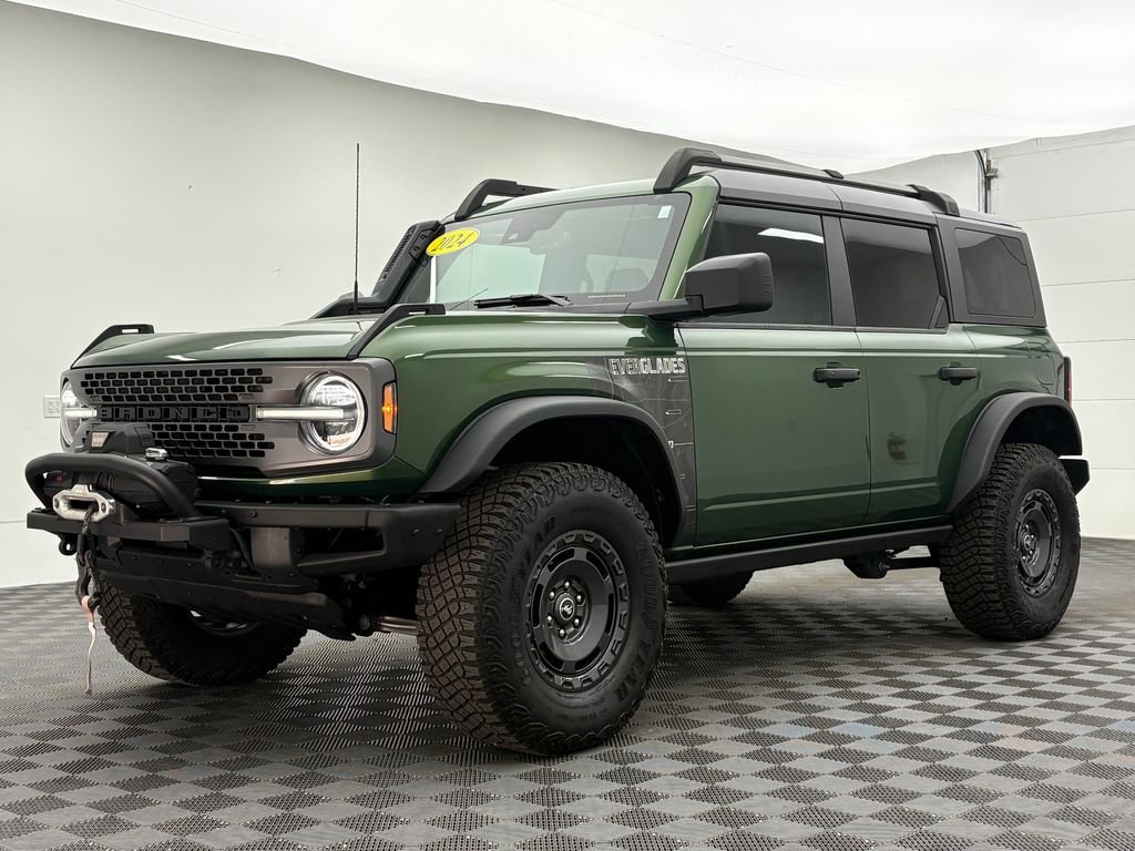 Used 2024 Green Metallic Ford Everglades image 2