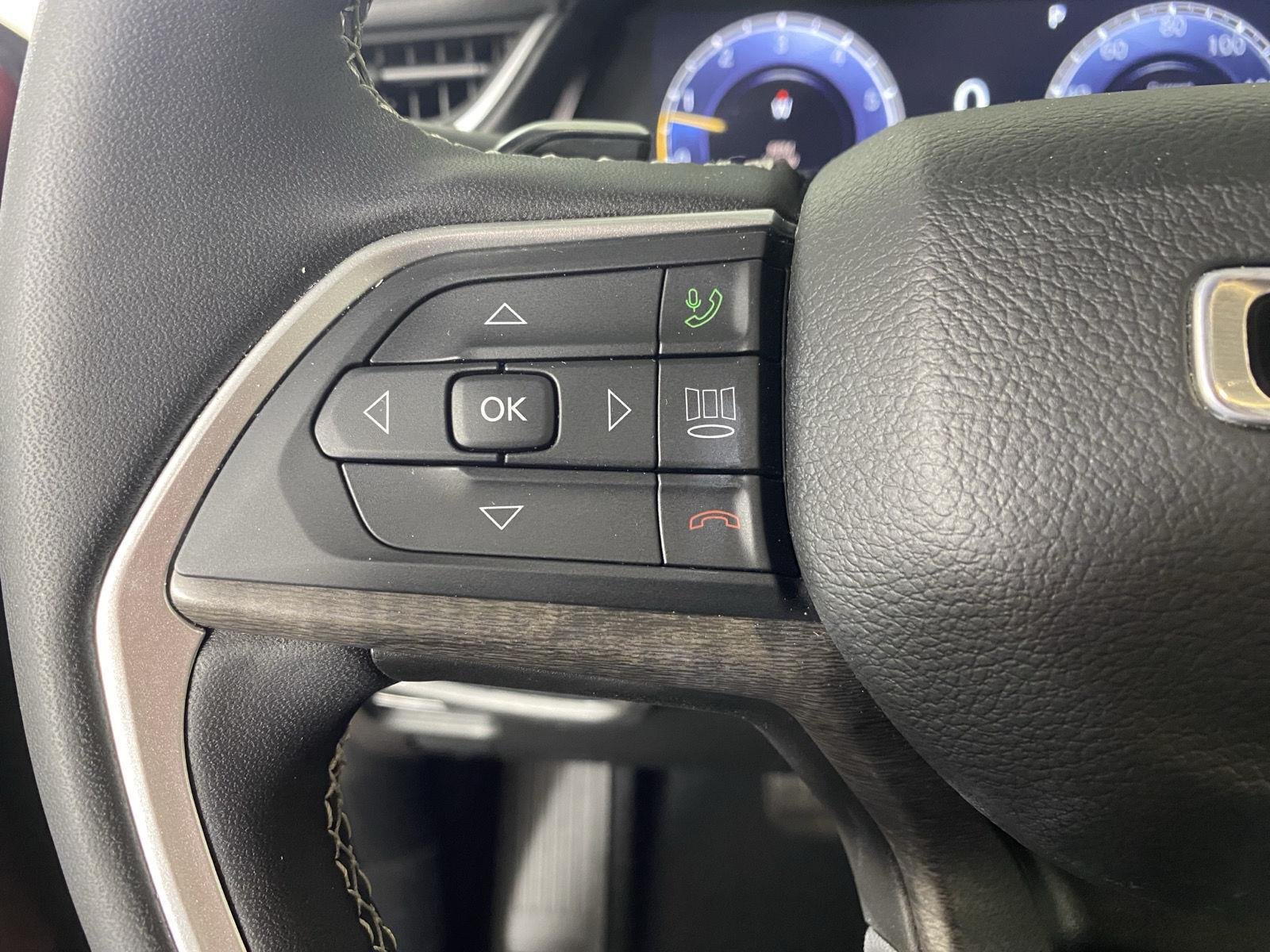 Used 2023  Jeep  image 15