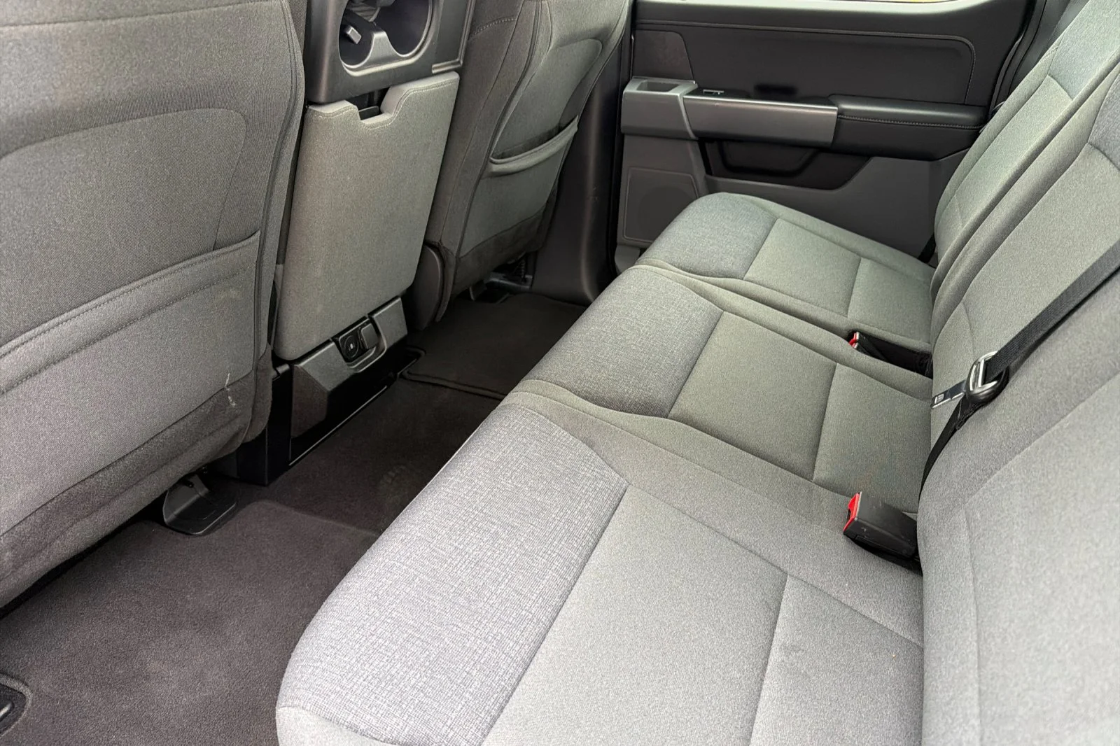 Used 2025 Gray Ford XLT image 10