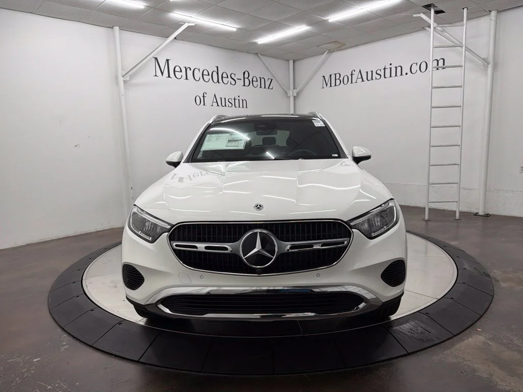 New 2027 White Mercedes-Benz GLC 300 image 2