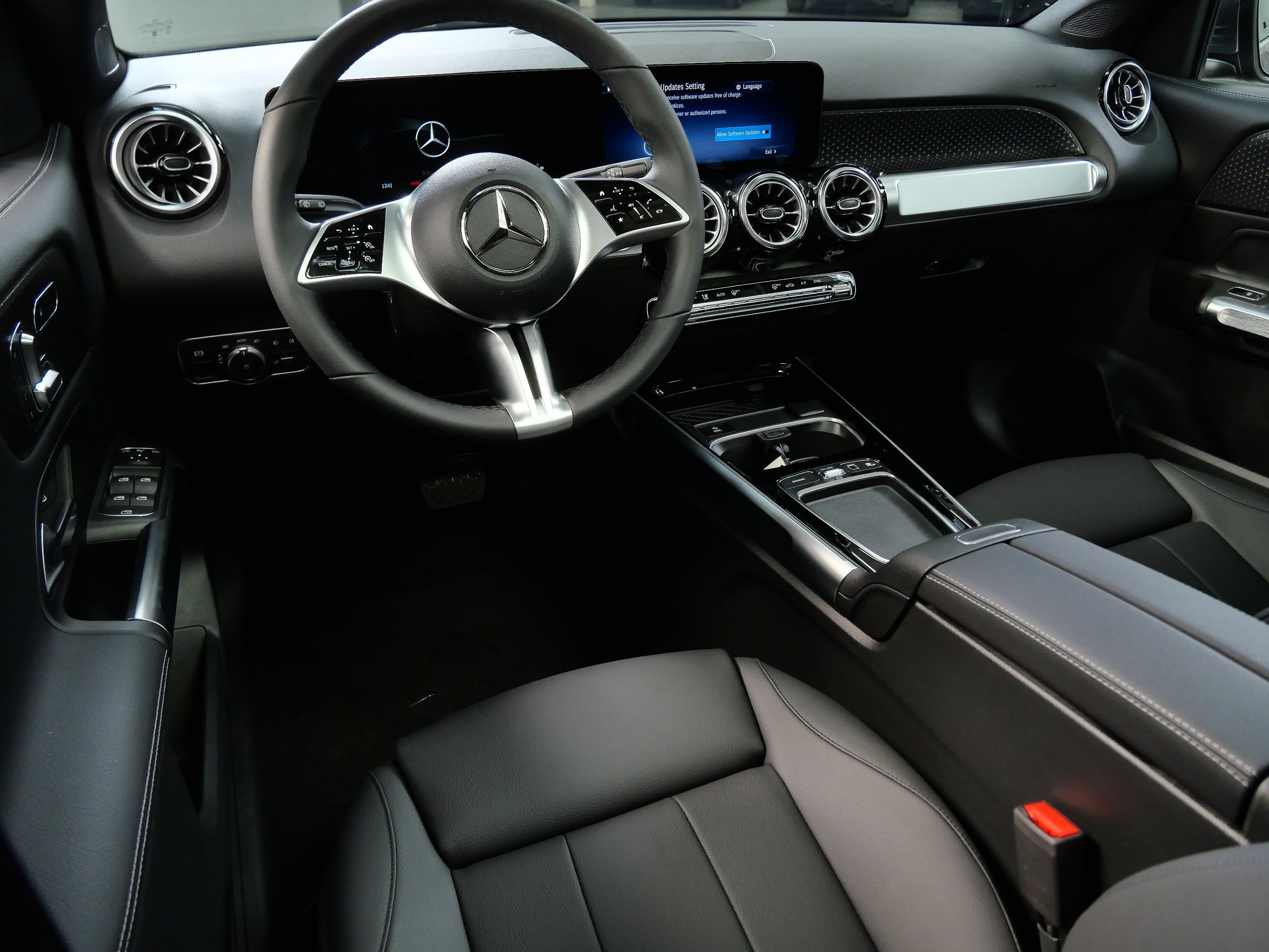 New 2026 Mountain Grey Metallic Mercedes-Benz GLB 250 image 2
