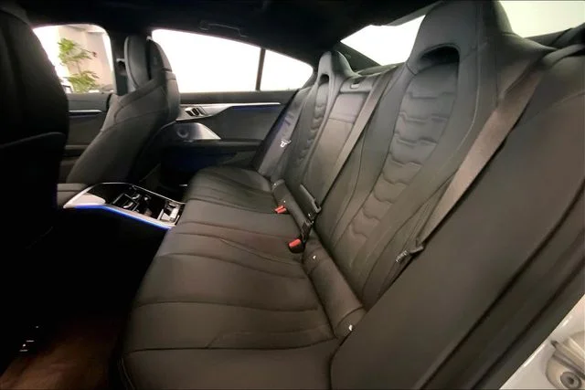 2026 BMW 8 Series M850i - Photo 10