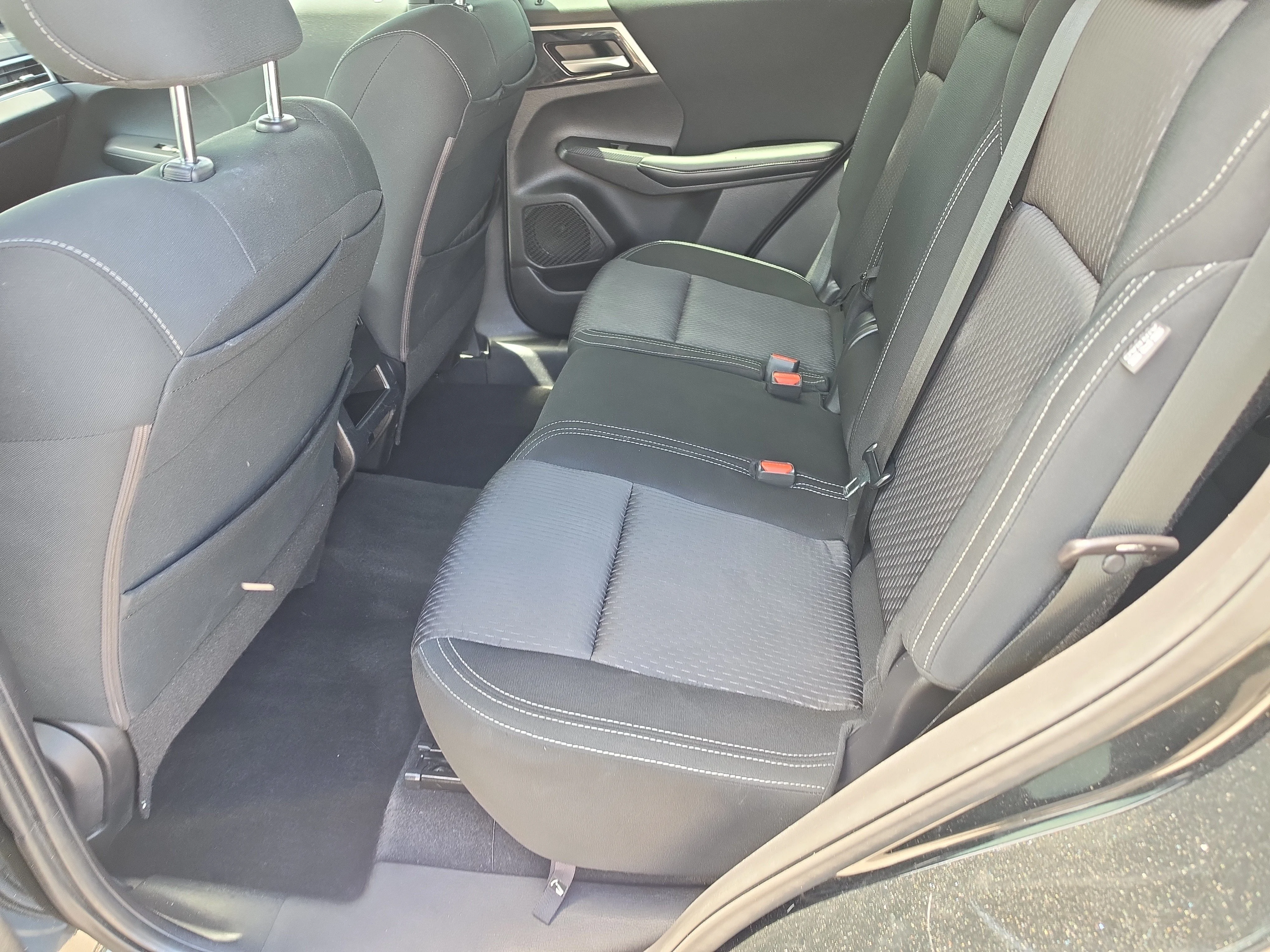 Used 2022 Black Diamond Mitsubishi ES image 16