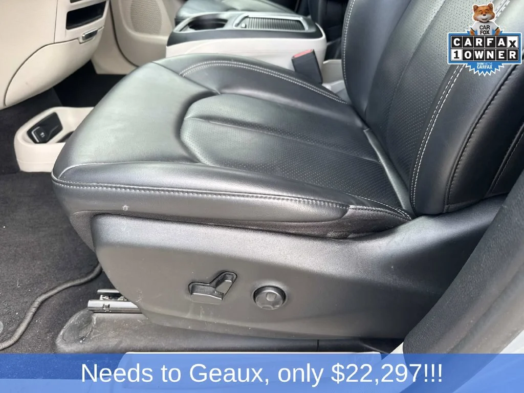 Used 2023 Silver Chrysler Touring L image 34