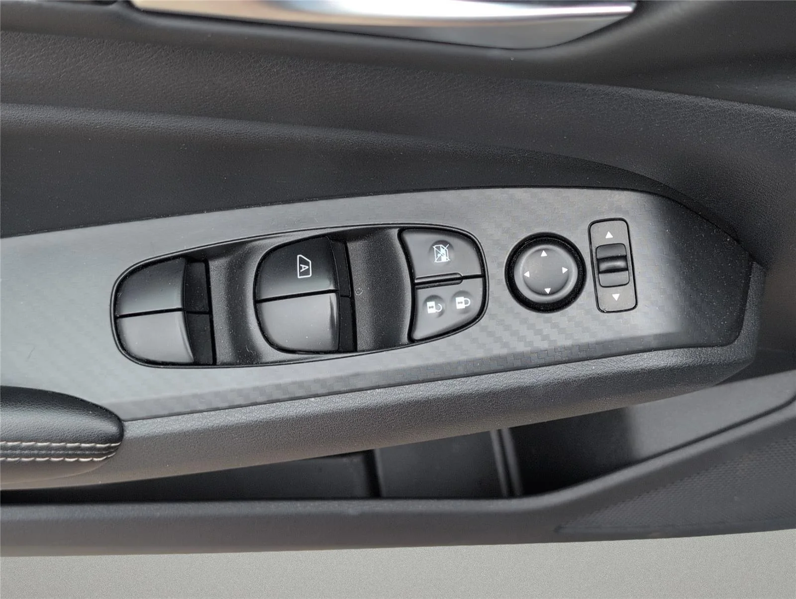 Used 2025 Gun Metallic Nissan SV image 15