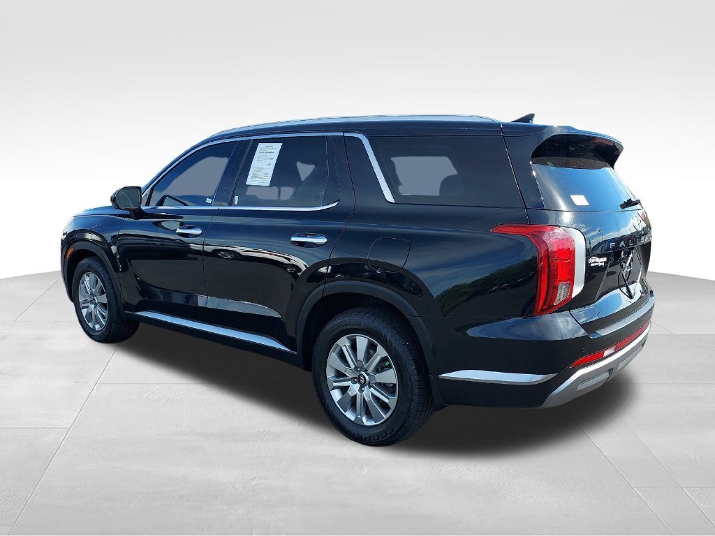 Used 2023 Black Hyundai SEL image 3