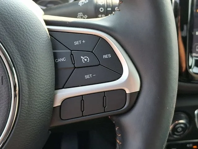 Used 2018 Gray Jeep Limited 4x4 image 22