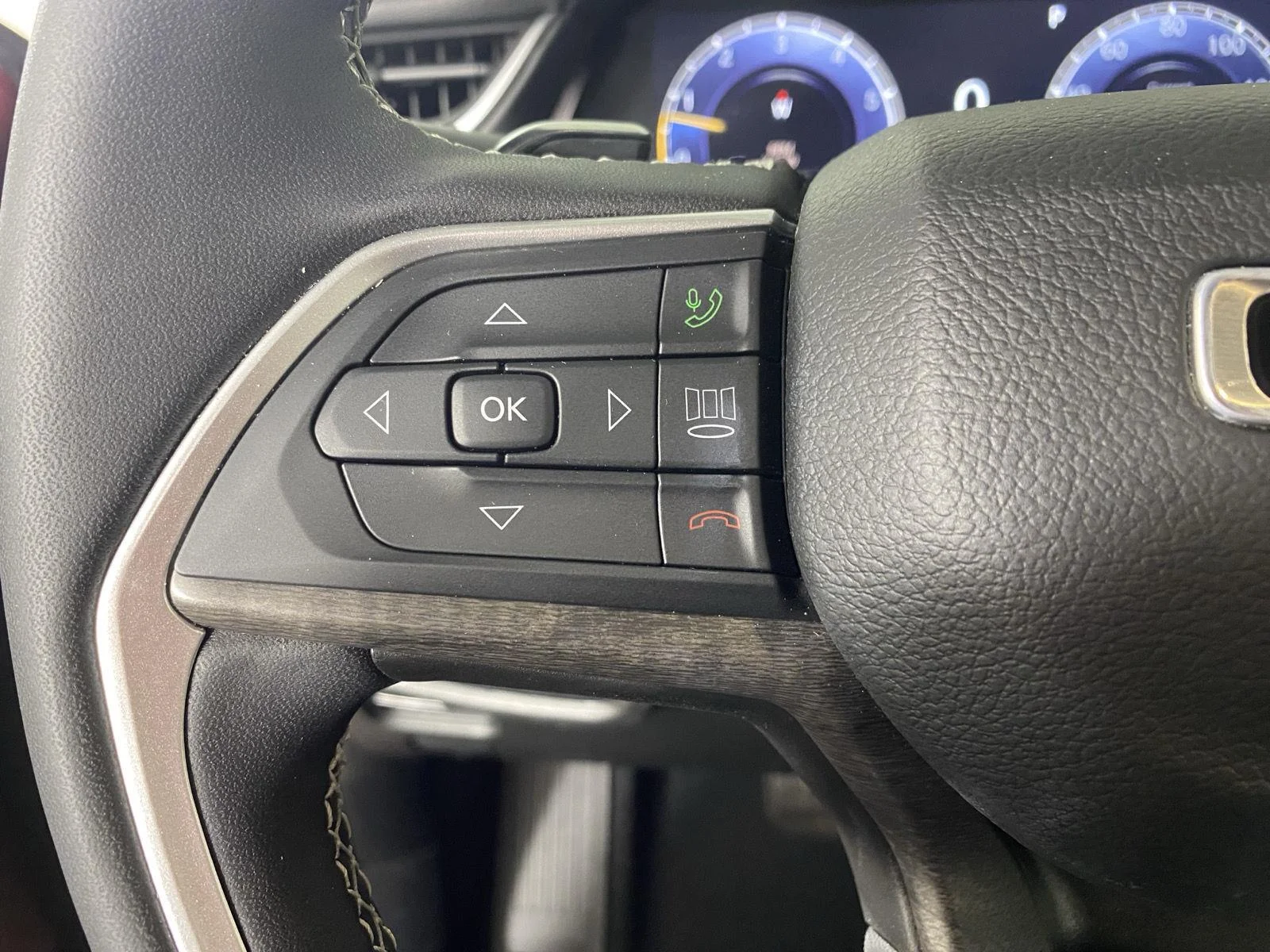 Used 2023  Jeep  image 15