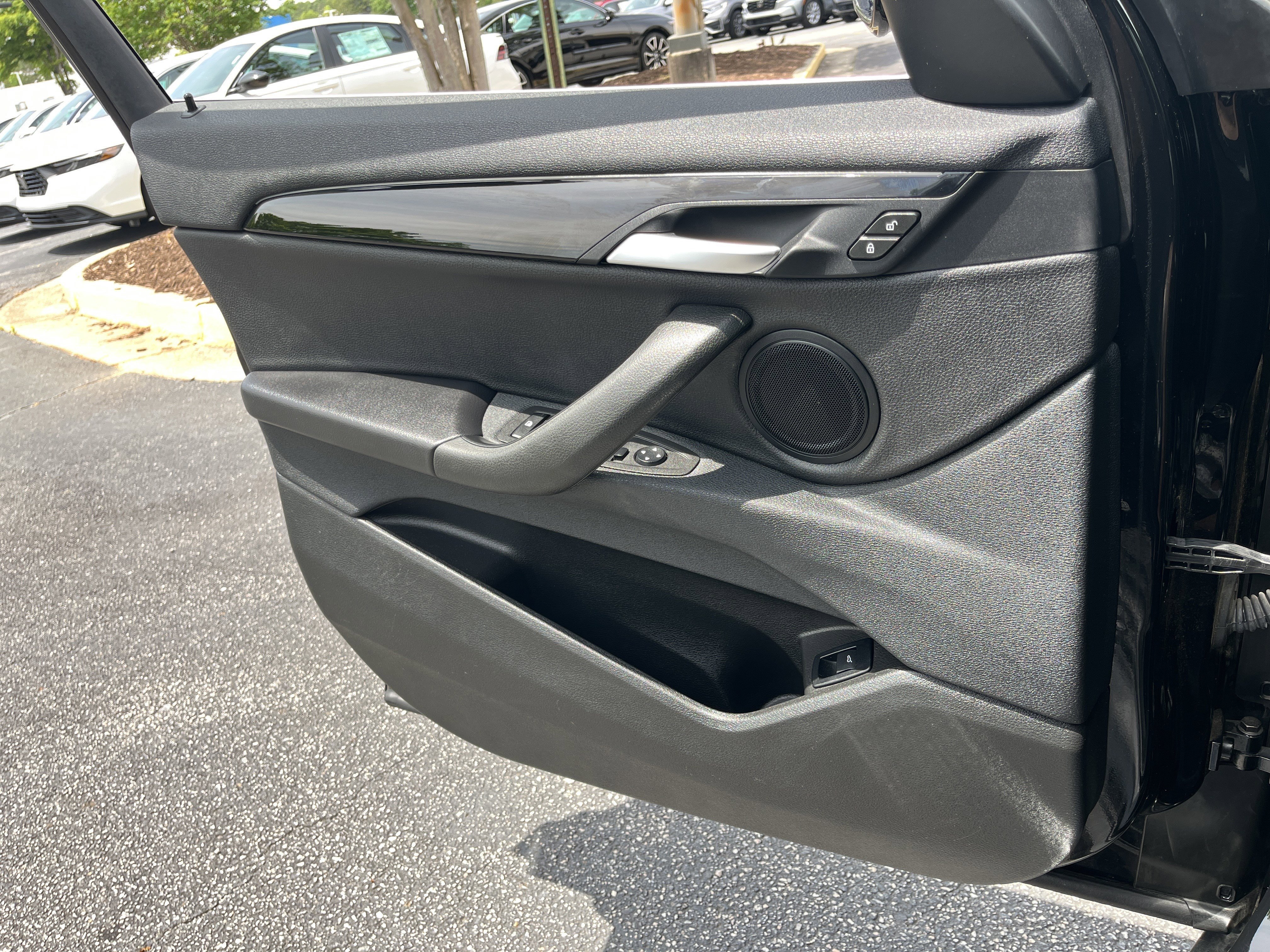 Used 2020 Jet Black BMW sDrive28i image 14