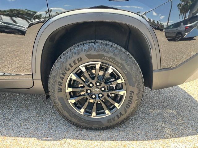 Used 2026 Mosaic Black Metallic Chevrolet Z71 image 10