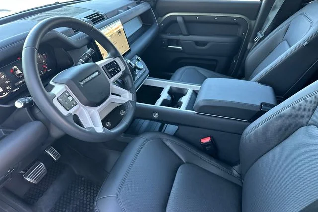 Certified Used 2025 Green Land Rover S image 9