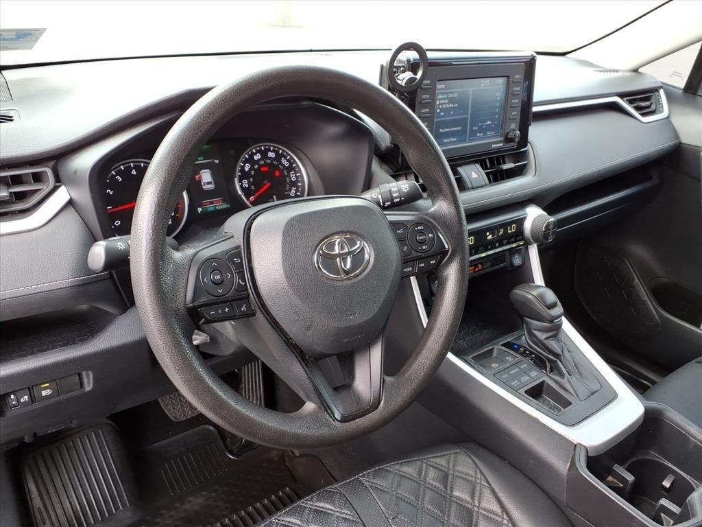 Used 2022  Toyota XLE image 10