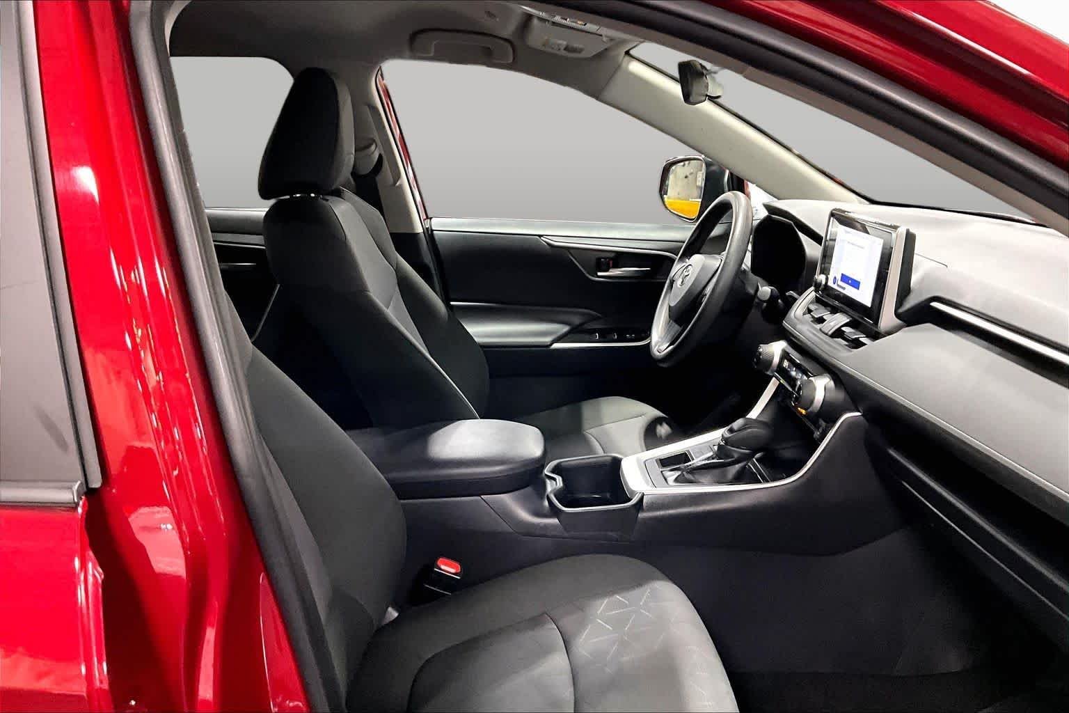 Used 2025 Ruby Flare Pearl Toyota XLE image 9