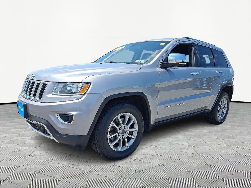 Used 2015 Silver Jeep Limited image 3