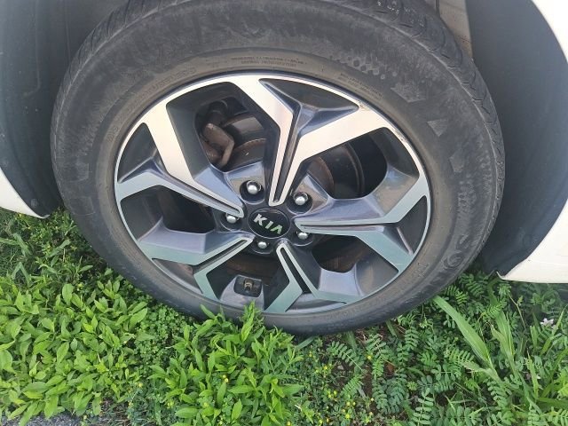 Used 2020 White Kia LXS image 3