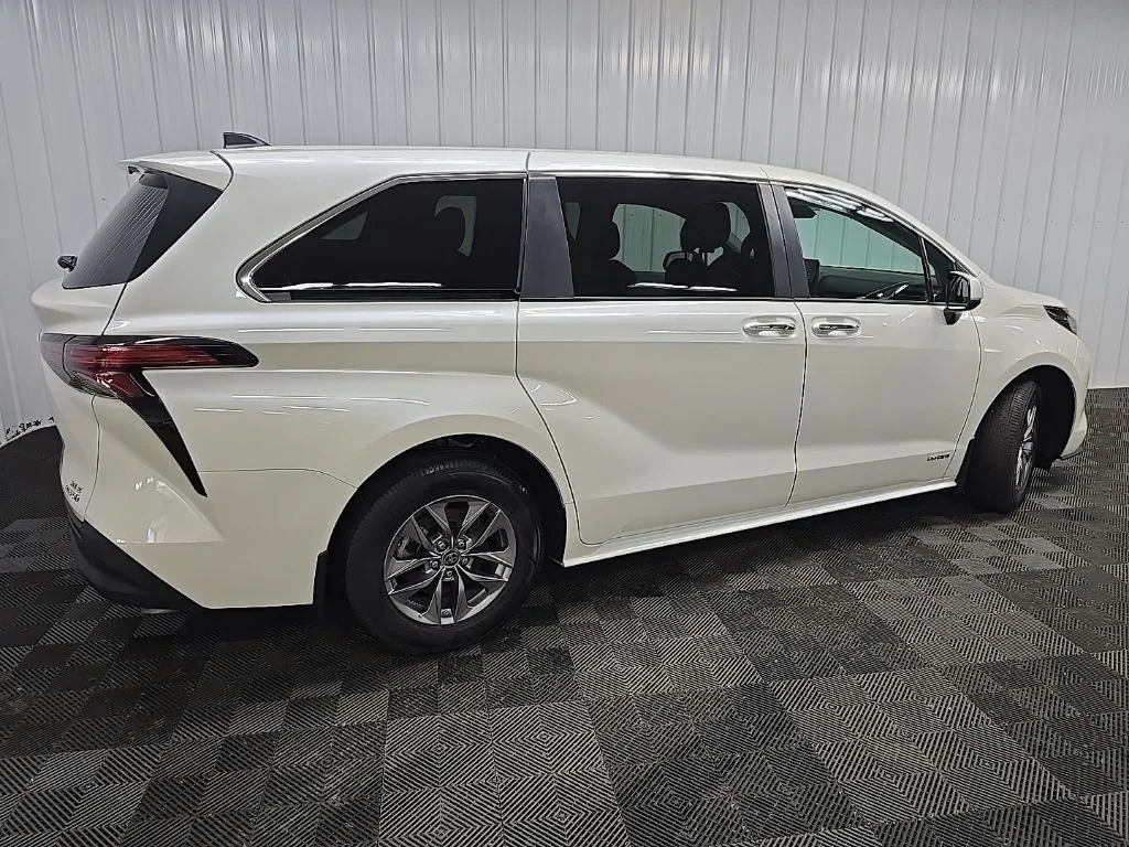 Used 2021 White Toyota XLE image 3