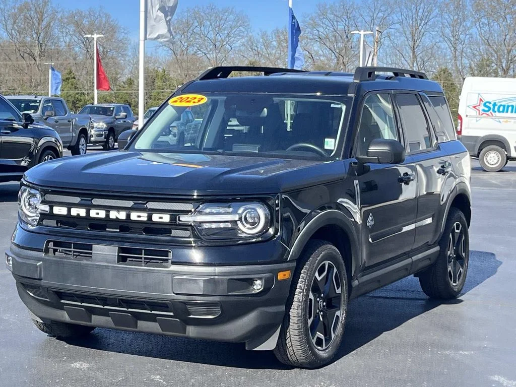 Used 2023 Shadow Black Ford Outer Banks image 3