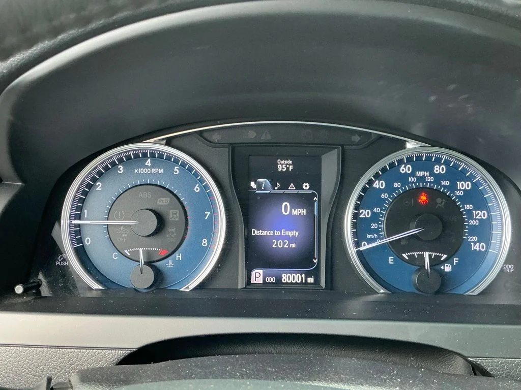 Used 2017 Silver Toyota XLE image 36