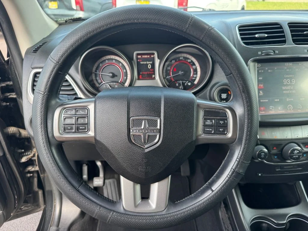 Used 2018 Black Dodge Crossroad image 21