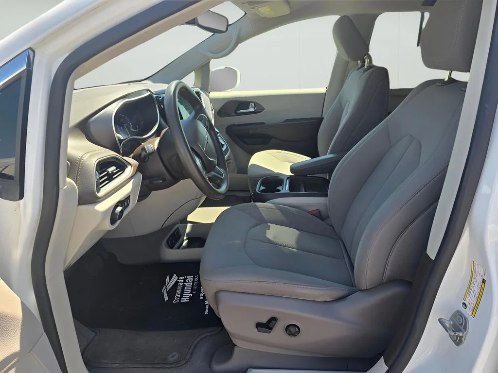 Used 2021 Bright White Clearcoat Chrysler Touring image 28