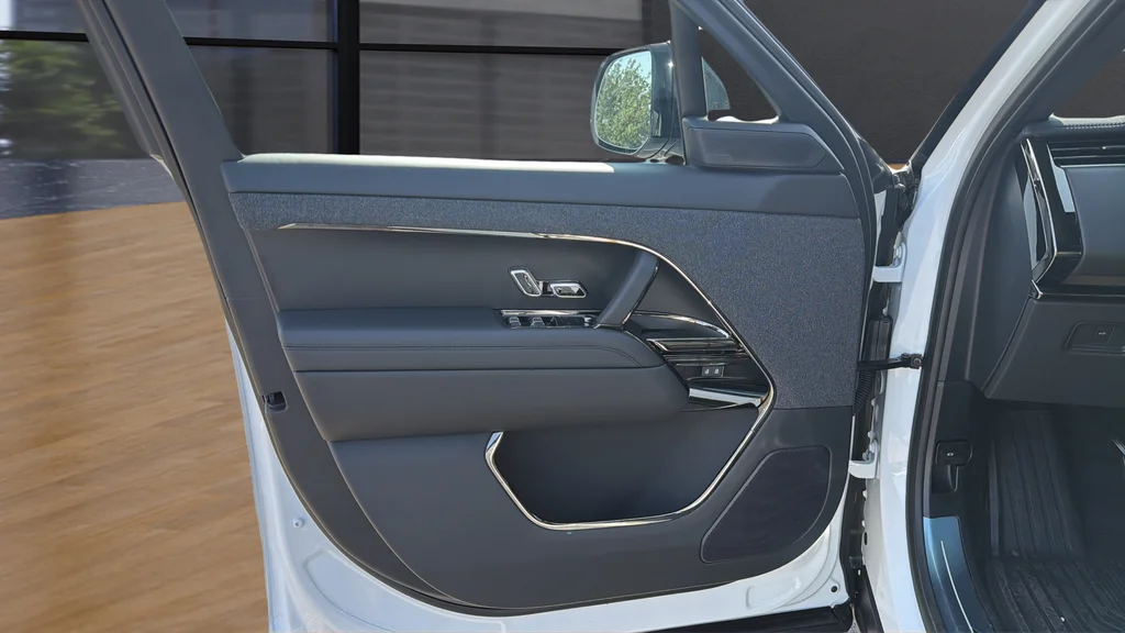 New 2026 White Land Rover Dynamic SE image 19