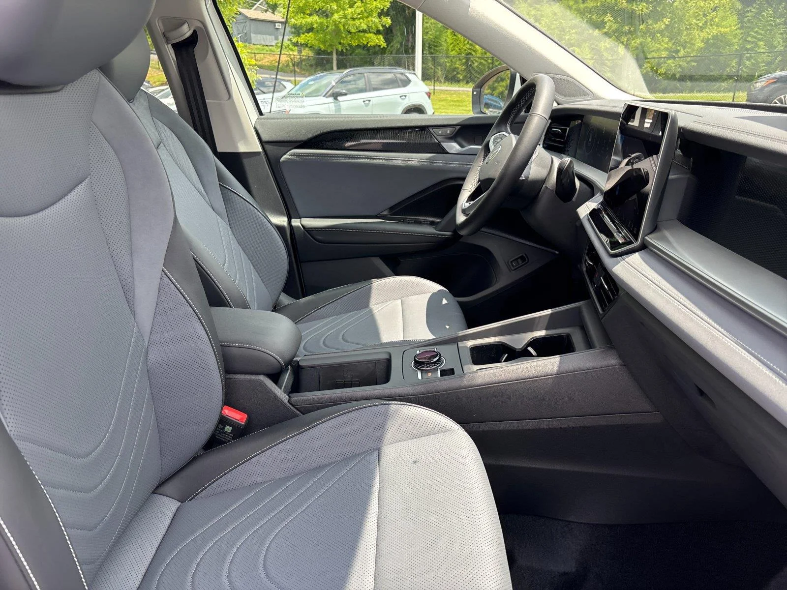 New 2026 pure white Volkswagen SE image 39