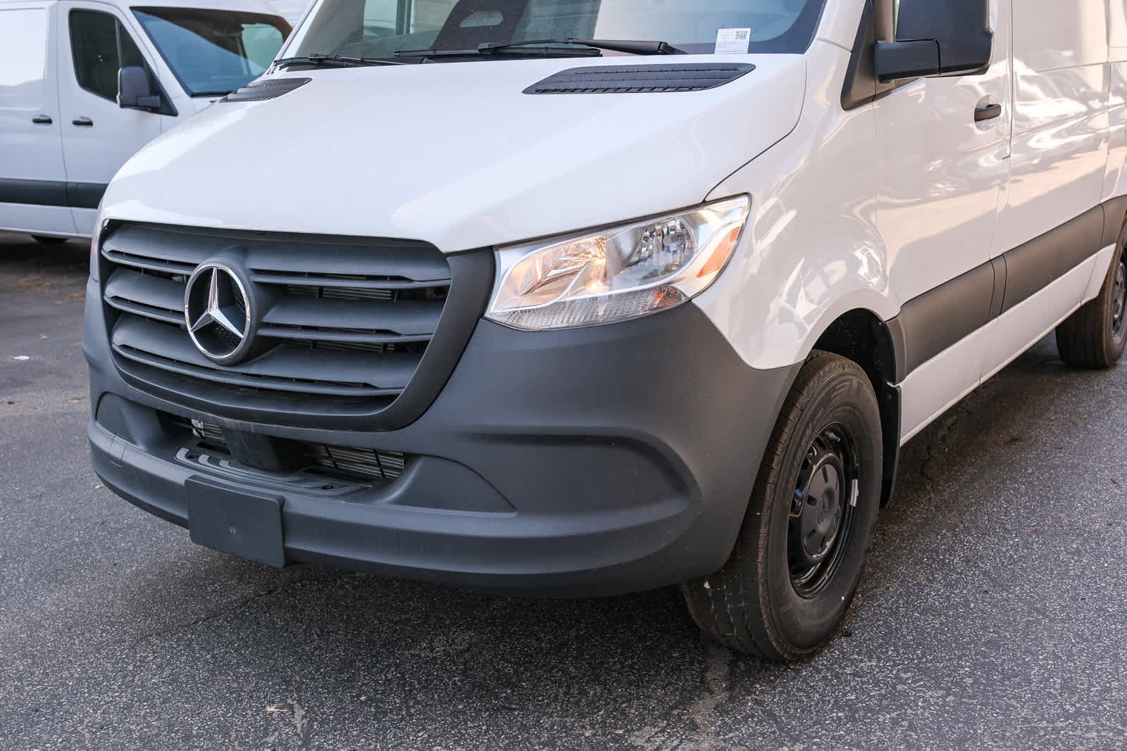 New 2026 Arctic+White Mercedes-Benz Cargo 144 WB  RWD 2.0L 4-Cylinder image 16