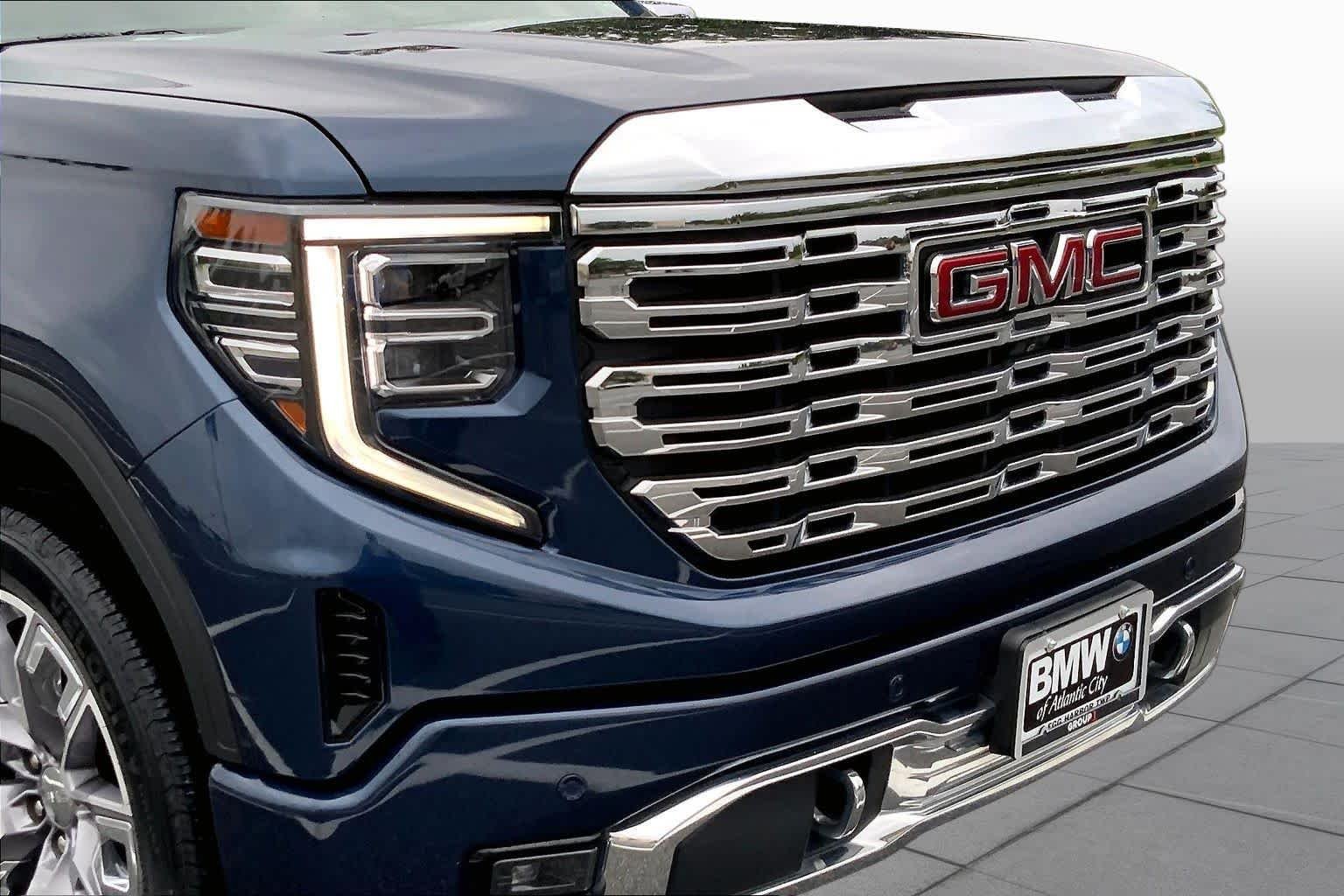 Used 2022 Pacific Blue Metallic GMC Denali image 31
