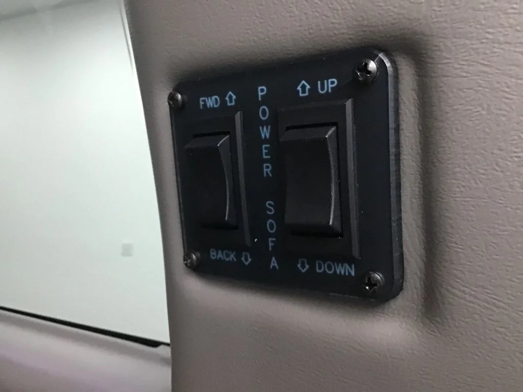 Used 2020 Black Chevrolet Explorer Limited SE image 8