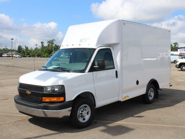 New 2026 Summit White Chevrolet 1WT image 1