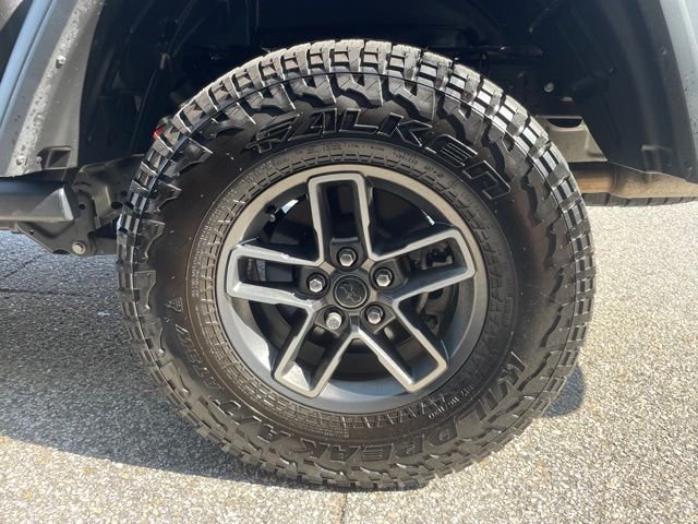 Used 2025 Granite Crystal Clearcoat Metallic Jeep Mojave image 9