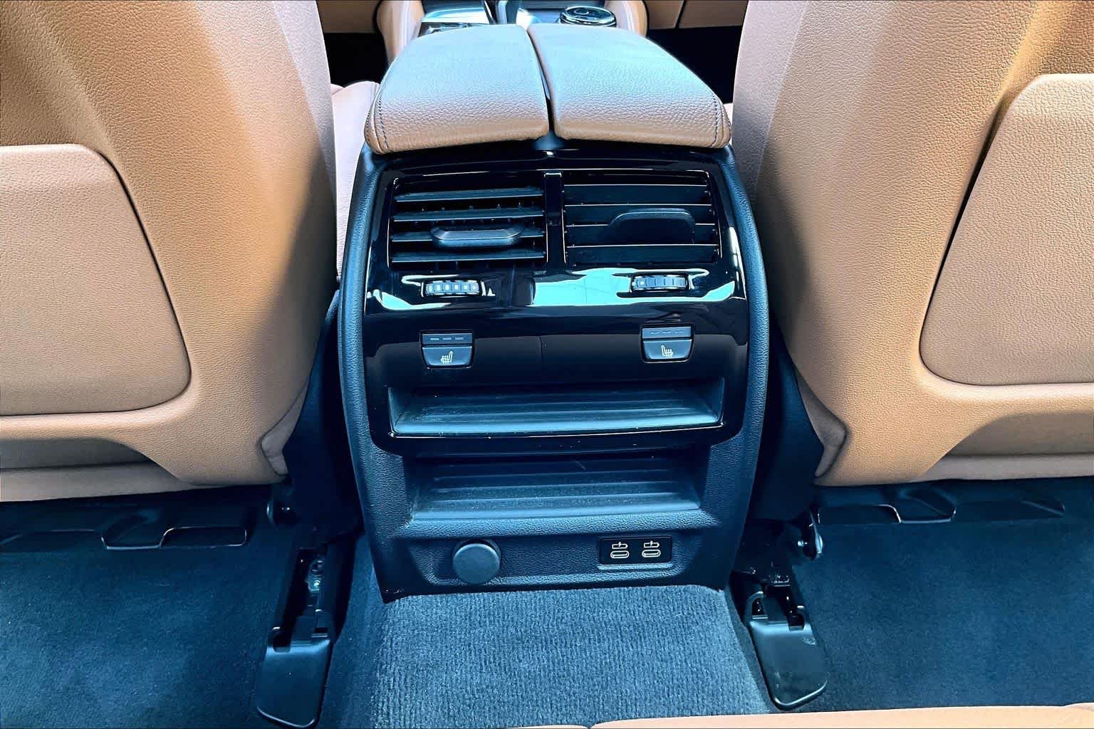2023 BMW 5 Series M550i - Photo 37