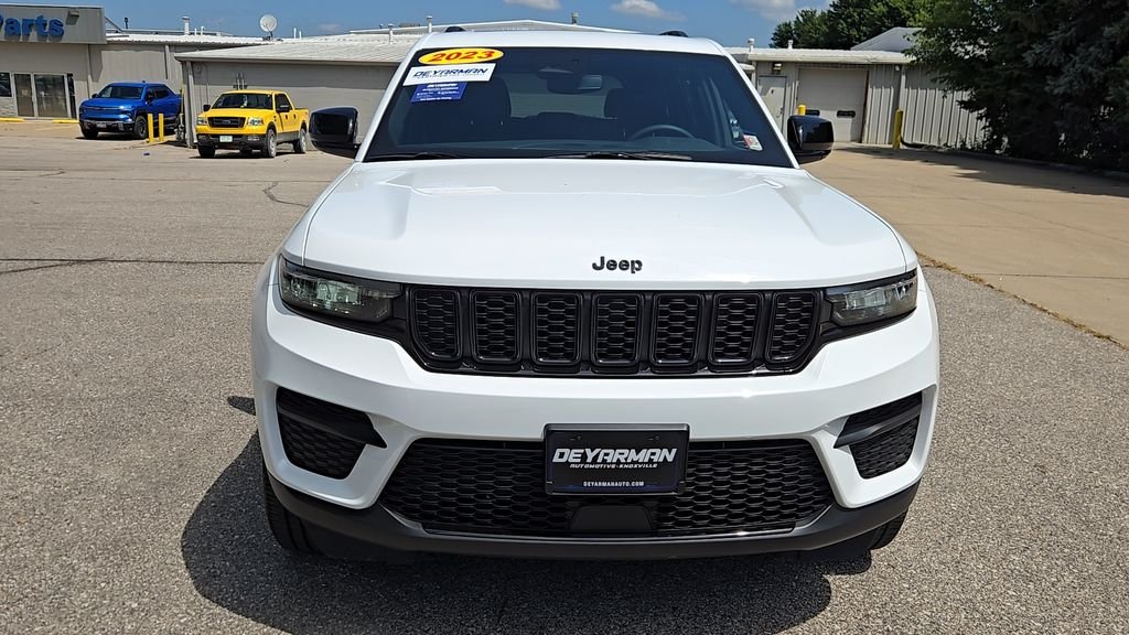 Used 2023 White Jeep Altitude X image 3