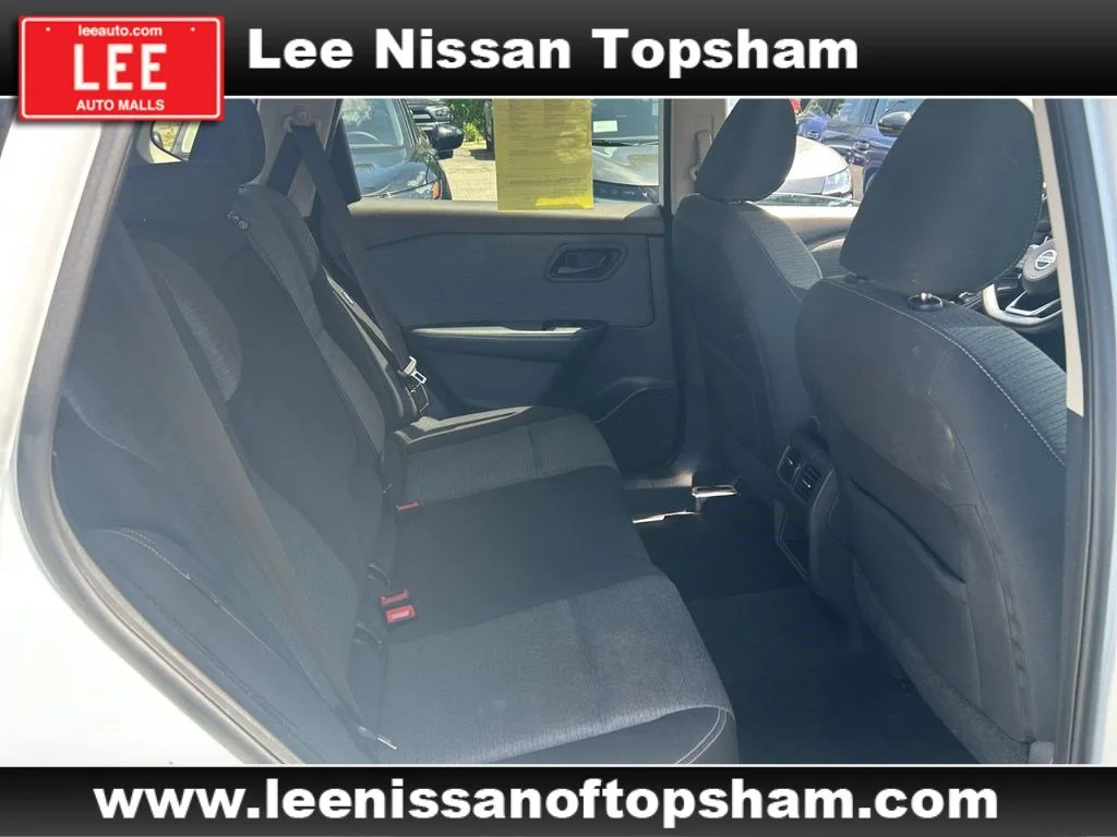 Used 2021 Glacier White Nissan S image 18