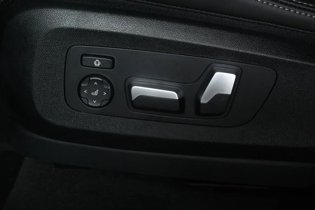 Used 2026 Black BMW xDrive50e image 26