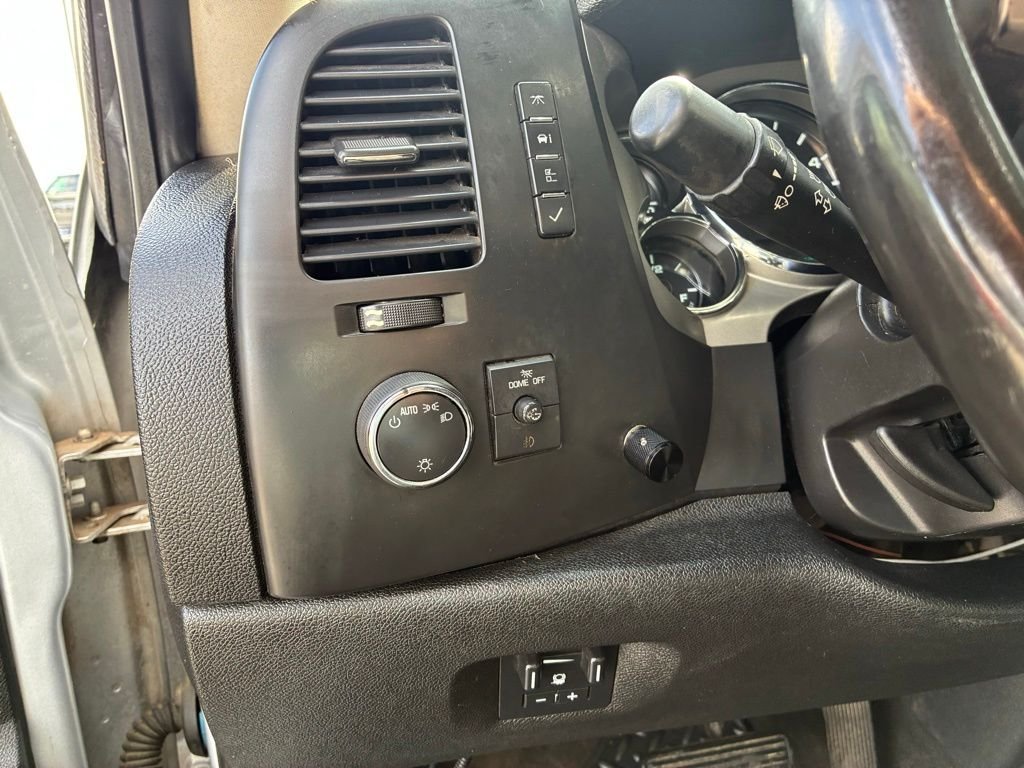 Used 2014 Silver Chevrolet LT image 14