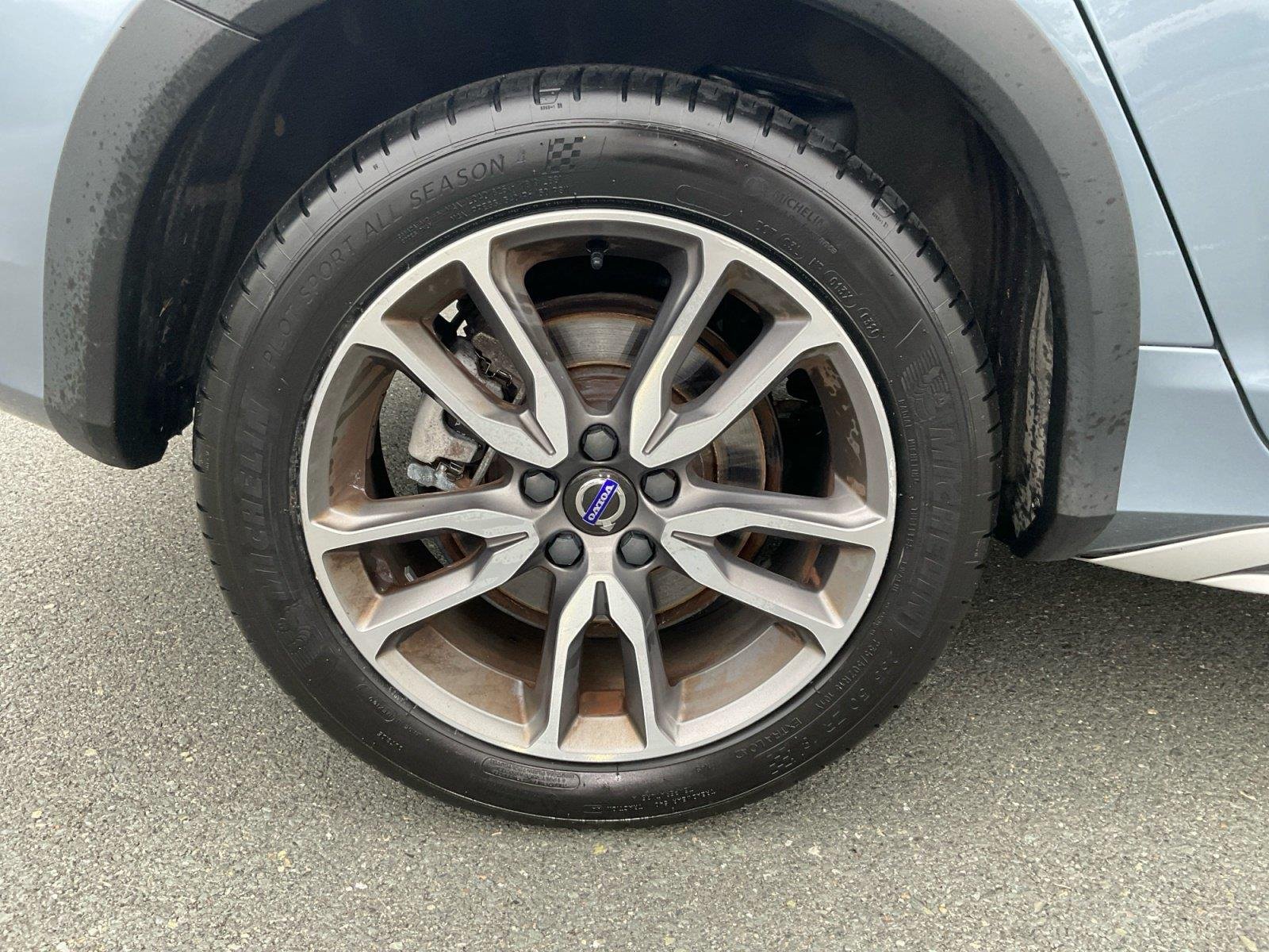 Used 2018 Mussel Blue Metallic Volvo T5PREMIER image 16